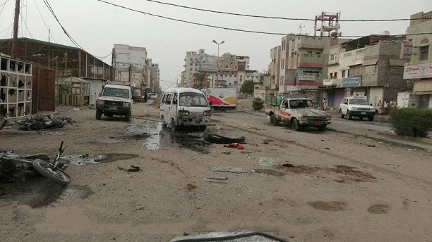 أثناء تناول العشاء.. ميليشيا الحوثي ترتكب جريمة بحق عائلة من النساء والأطفال (فيديو)