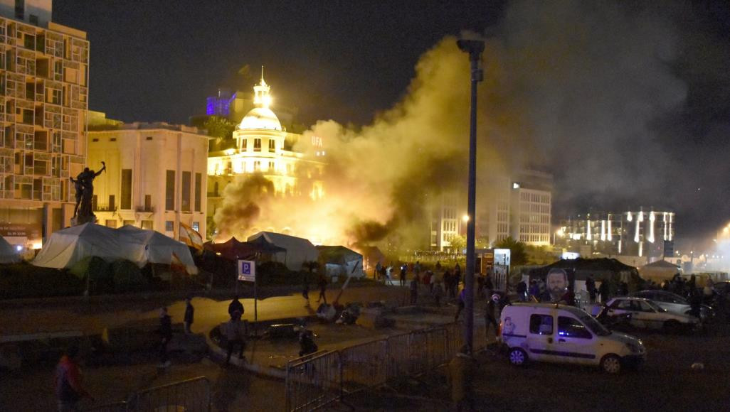 لبنان.. ناشطون يرفضون "جدار العار" ومظاهرات تهتف "لا للطائفية"