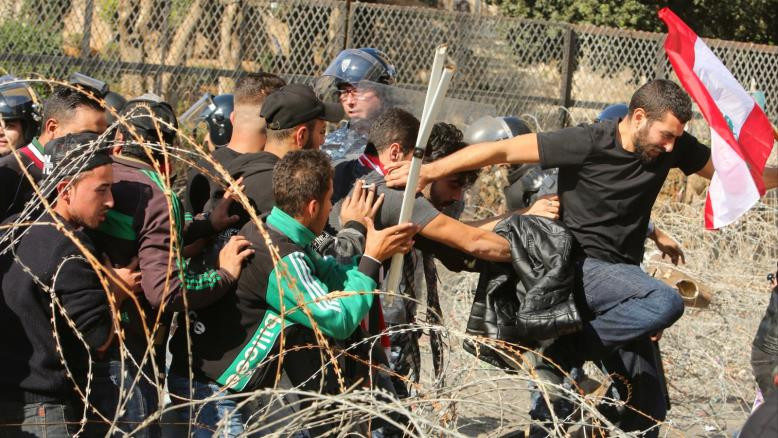 نائب عن ميليشيا "حزب الله" يشكك بنوايا الجيش اللبناني والاحتجاجات تتواصل