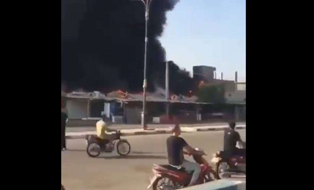 بالفيديو.. حريق في سوق بمحافظة بوشهر الإيرانية