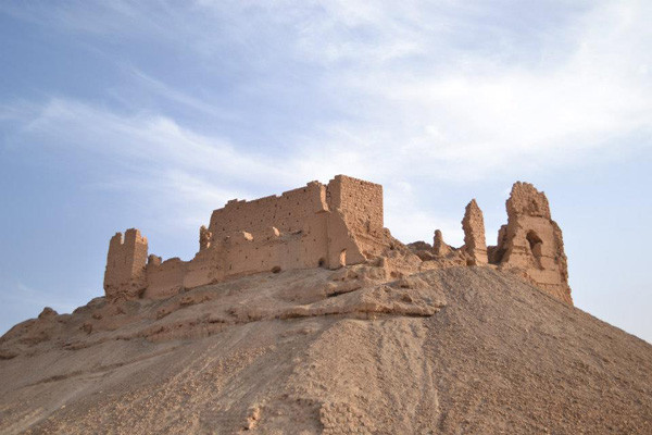 الميليشيات الإيرانية تحول قلعة "الرحبة" الأثرية إلى مقر عسكري