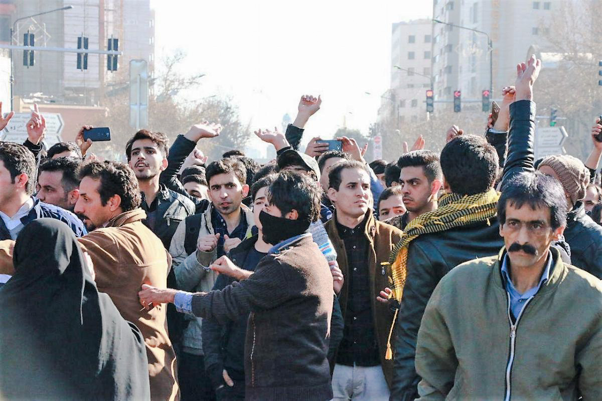 هل تنتقل عدوى مظاهرات العراق إلى إيران؟