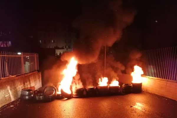 لبنان.. متظاهرون يقتحمون منزل رئيس الحكومة