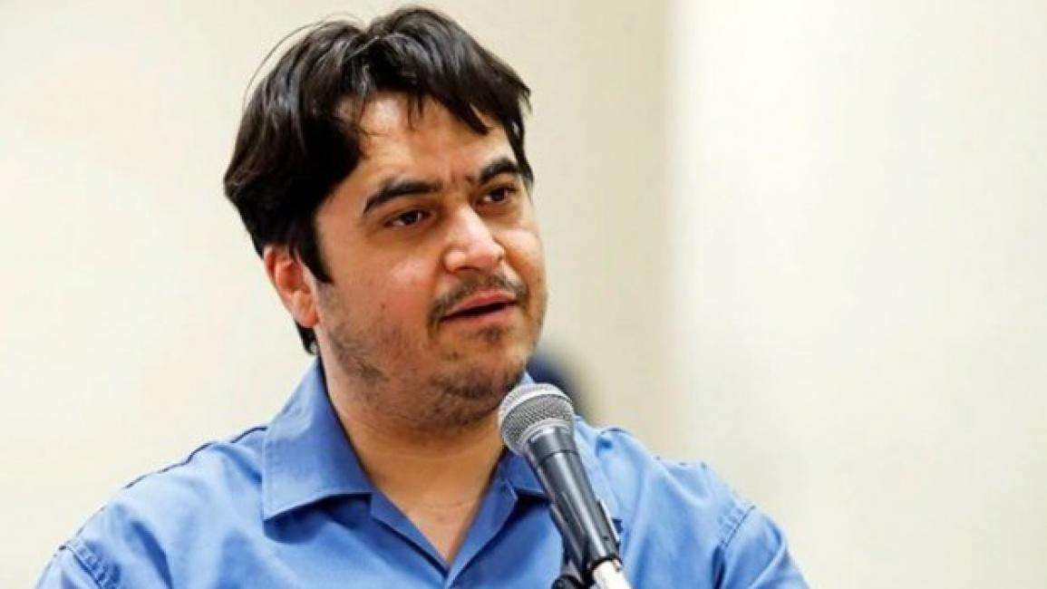 بالفيديو.. والد الصحفي الإيراني "روح الله زم": لقد كذبوا علينا وحكم الإعدام لم يتم تأييده