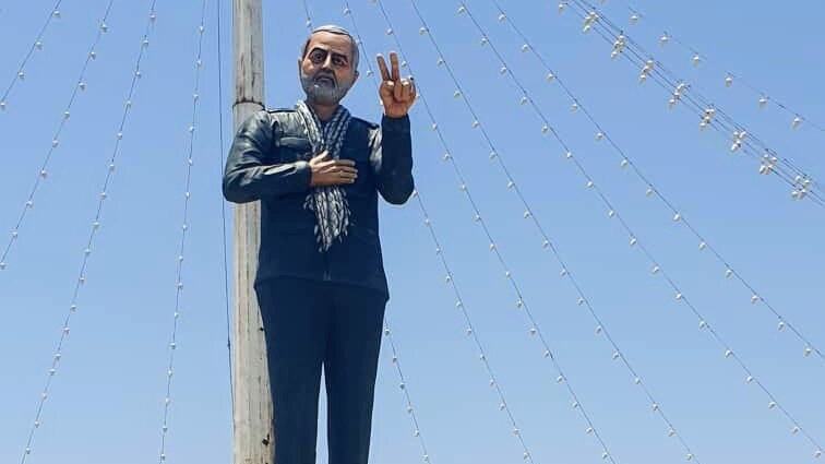 تمثال "سلـيمـانـي القبيح" يثير سخرية واسعة