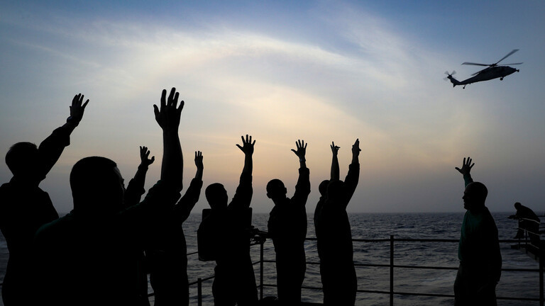 طاقم بحري عراقي محتجز في إيـران يوجه نداء استغاثة