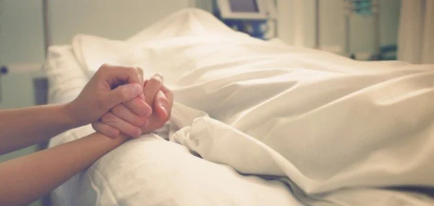 تفسير حلم موت الأب وهو ميت: دلالات الحنين والتحذير