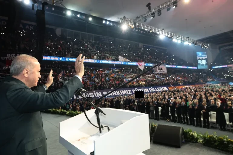 أردوغان يُجدد ولايته رئيسًا لحزب العدالة والتنمية للمرة التاسعة: خطوة جديدة نحو تعزيز قيادته السياسية في تركيا