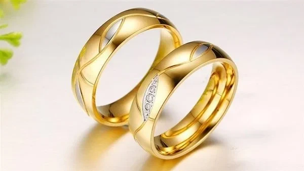 تفسير رؤية خاتمين ذهب في المنام للحامل