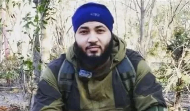 أسرة شاب مصري تتبـرأ منه بسـبب نشـره فـيديـوهات مـثيـرة للجـ.ـدل