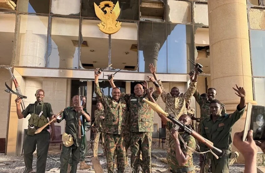 الجيش السوداني يعلن استعادة القصر الرئاسي في الخرطوم.. تطور حاسم في الصراع الدائر