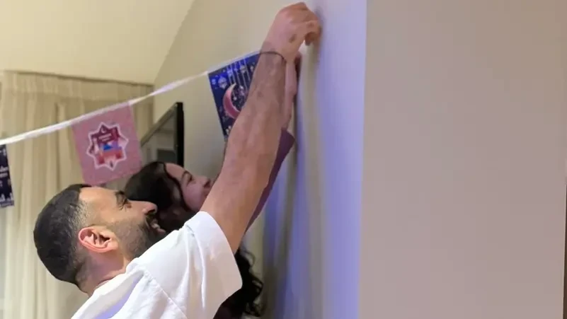 محمد صلاح يثير قلق جماهير ليفربول أثناء تعليق زينة رمضان