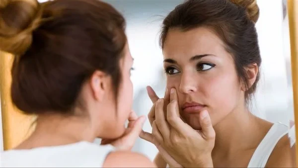 تفسير حلم الحبوب في الوجه: زواج ورزق أم تحذير من الأعداء؟